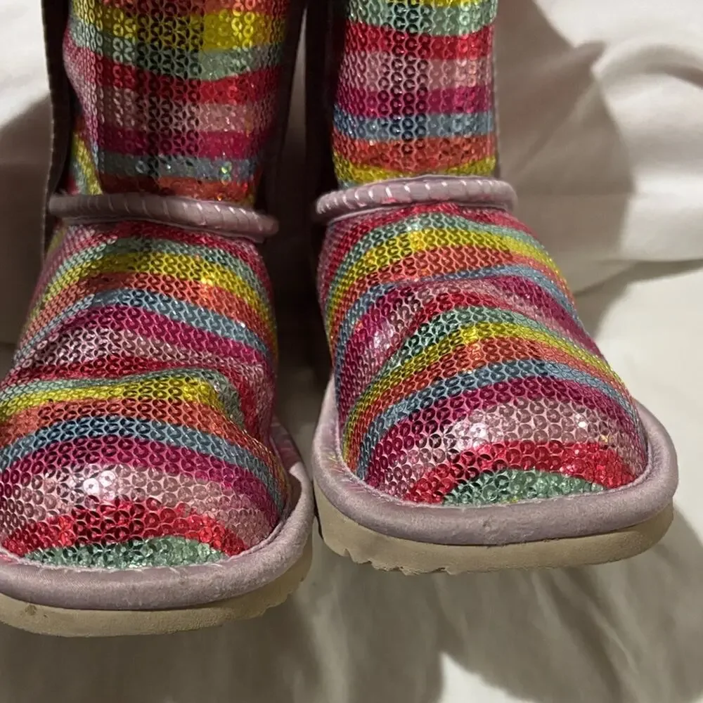 UGG 3 Kids' Classic Short II Colorful Mural Boots in RBW rainbow sequine euc box